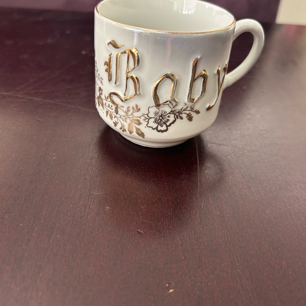 Elegant White and Gold Floral Mug